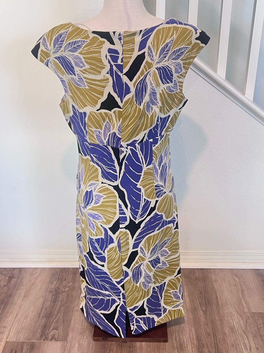 London Times Floral V-Neck Midi Dress in Blue, Olive & Black - Picture 5 of 9